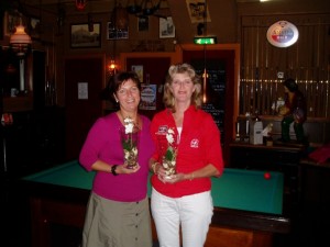 Janneke en Thea25 jaar bij de club